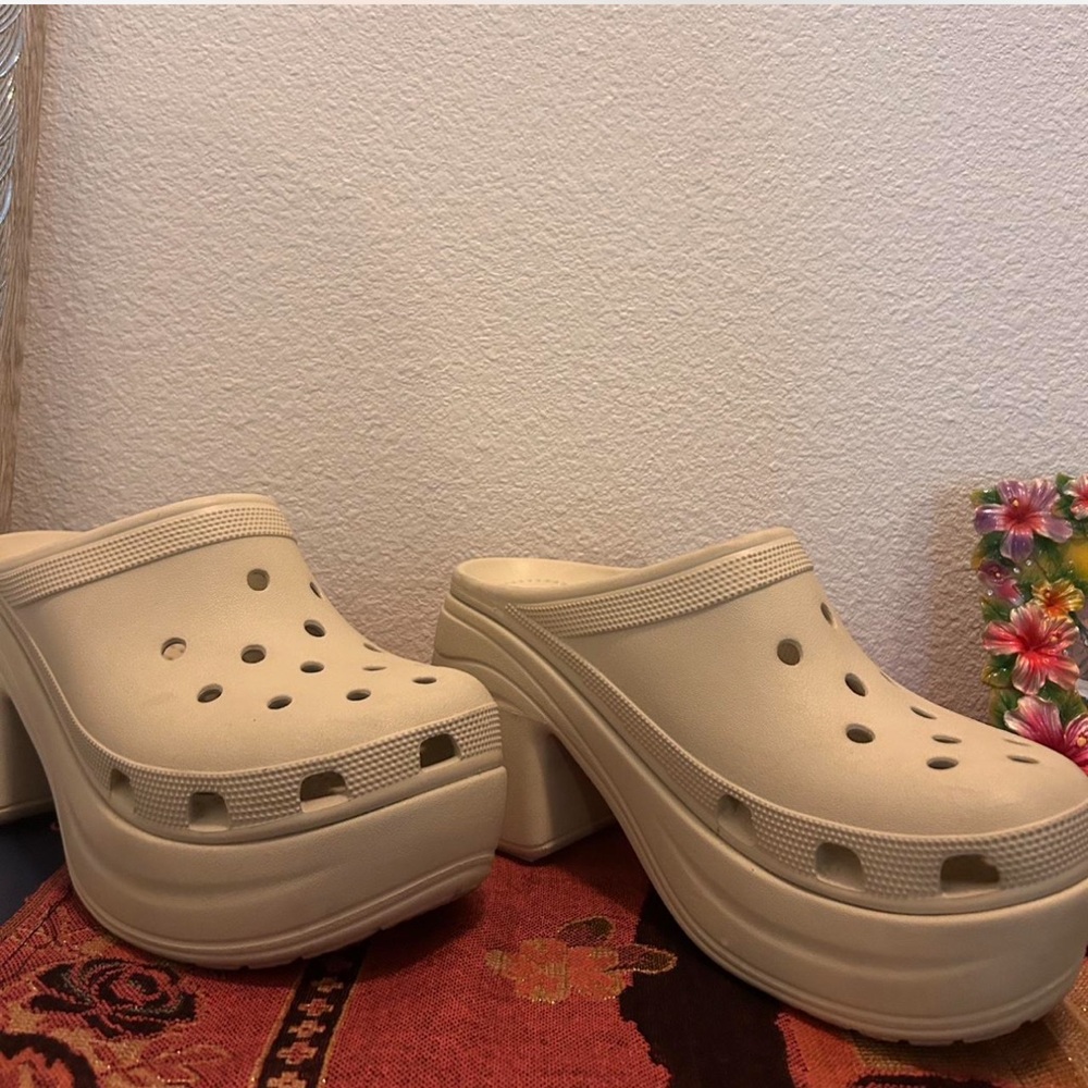 Crocs Cream Platform Clogs - Picture 2 of 4